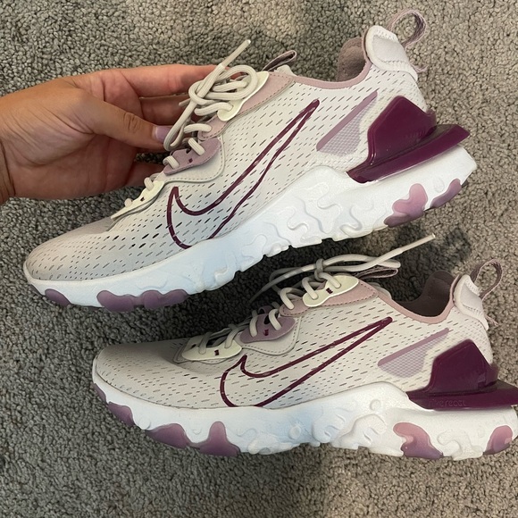 BARELY WORN (maybe 3-5 times) NIKE DMSX Purple sneakers size 10.5 - Picture 3 of 6